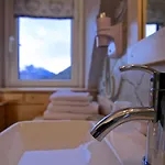 Le Cabaliros Hotel