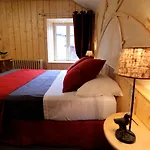 Le Cabaliros Hotel
